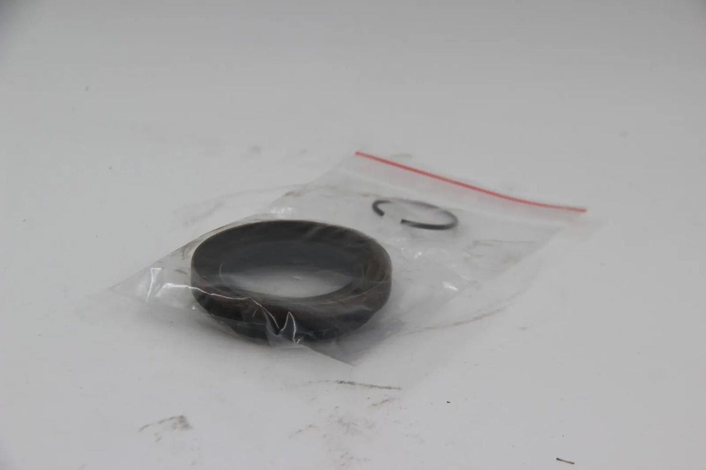 Original BMW E30 E36 E28 E34 E24   Wellendichtring+Sicherungsring  33107505602