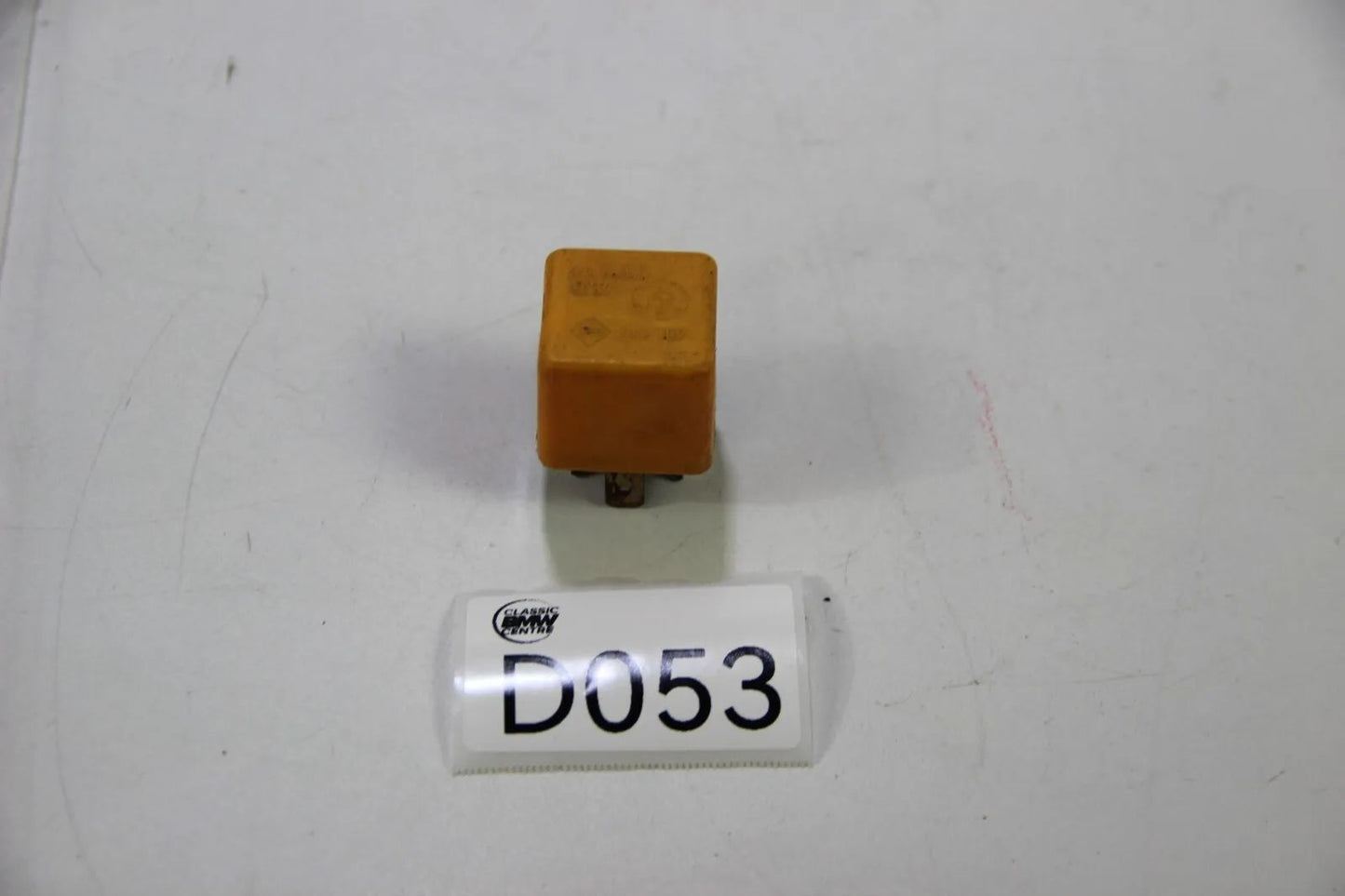 Original BMW E30 E32 E21 Relais  Arbeitsstrom Schliesserrelais orange  1375474