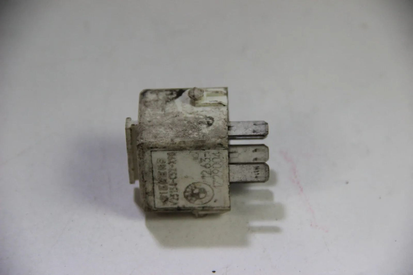 Original BMW CMSP E30 E36 E28 E39 E32 Relais Kraftstoffpumpe weiss 61361729004