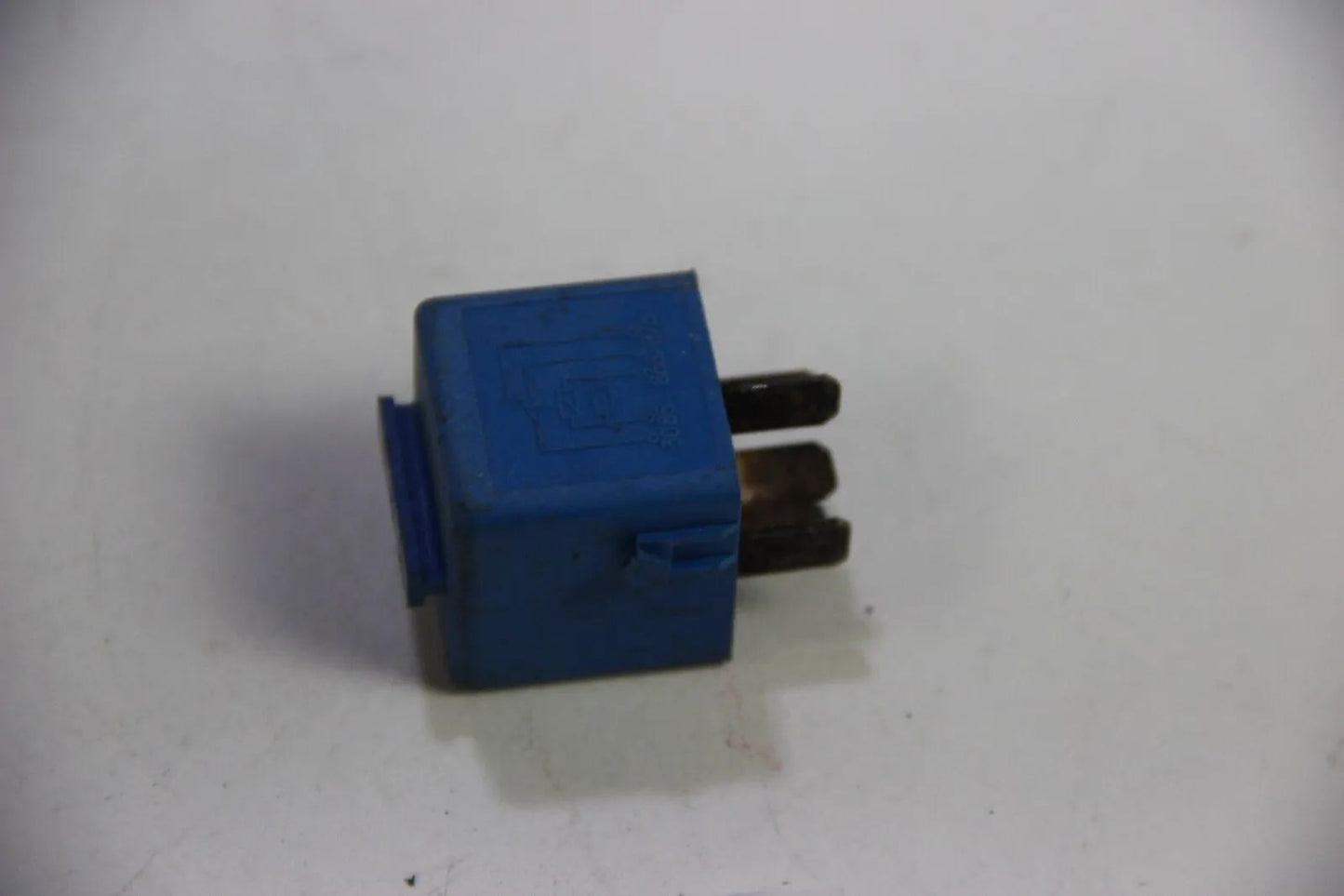 Original BMW 114 CMSP E3 E30 E36 E12 E24 Relais signalviolett 61361388911