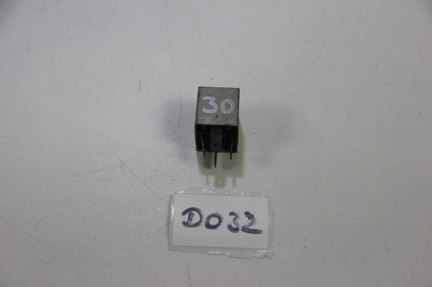 Original BMW Arbeitsrelais Relay Arbeitsstrom 12V  Oldtimer 1360877