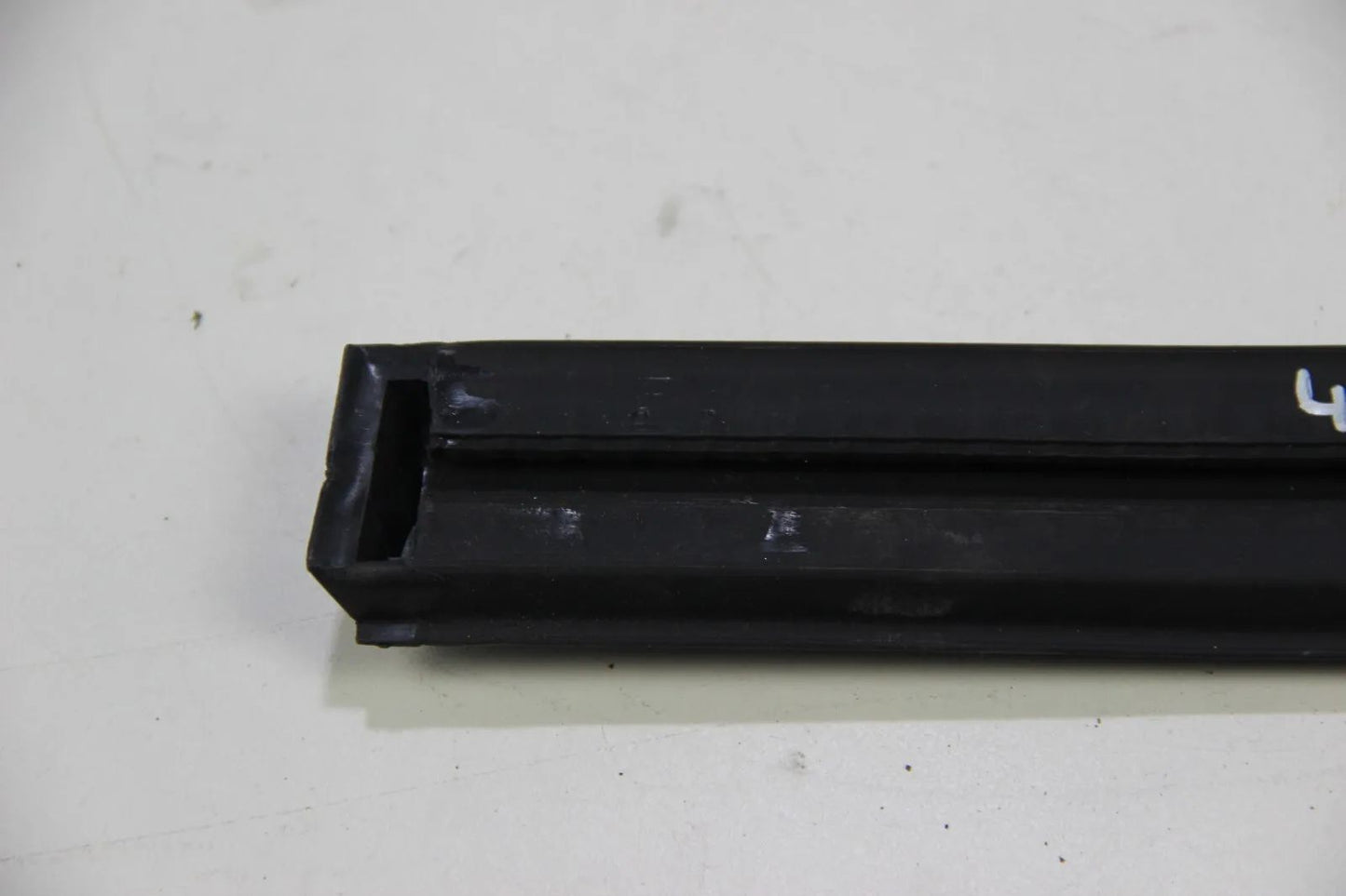 Original BMW E12 518-535i Gummileiste Unten Rubber Trim Lower 51111823411