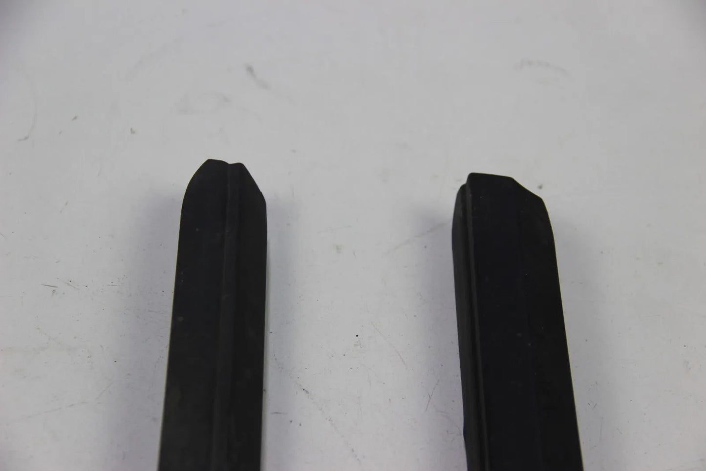 Original BMW E30 325iX Stossleiste Seitenwand vorne rechts SCHWARZ 1967134