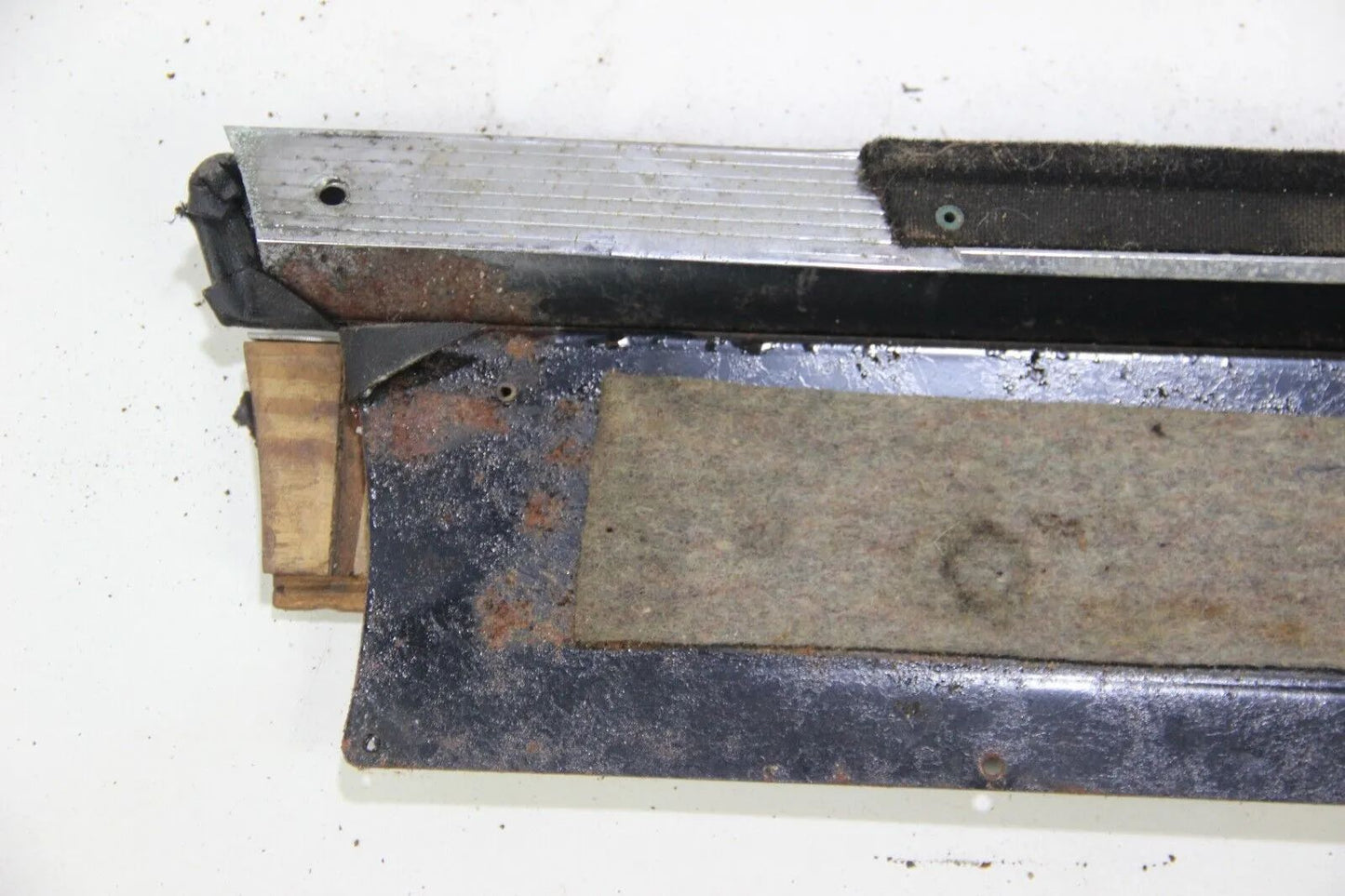 BMW E9 2.5 2.8 3.0 CSI CSL  Verkleidung Fensterschachtleiste hinten links Holz