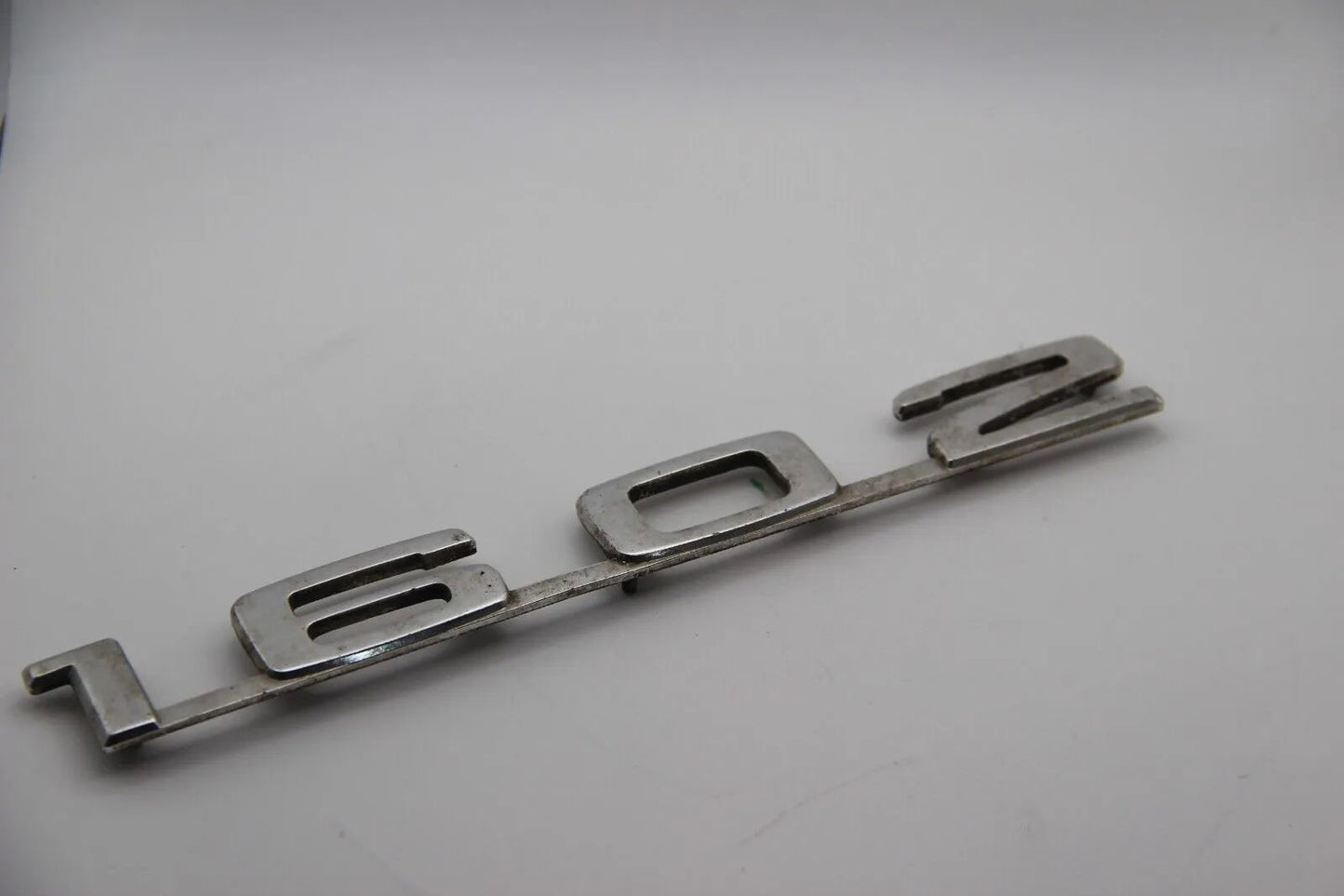 Original BMW E10 E6 1602 Modellbezeichnung Emblem Badge Schriftzug Typenschild