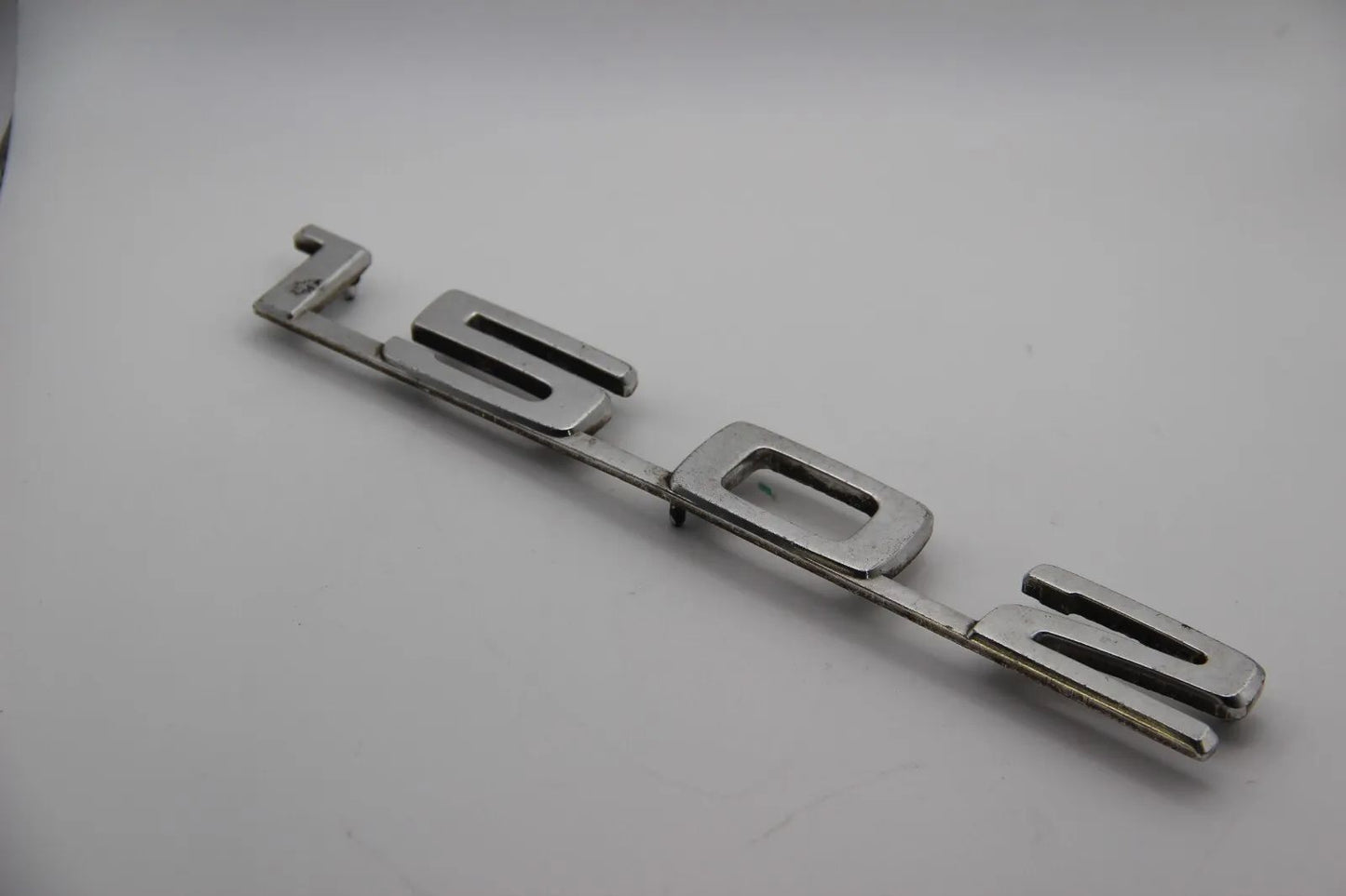 Original BMW E10 1502 Modellbezeichnung Emblem Badge Schriftzug Typenschild