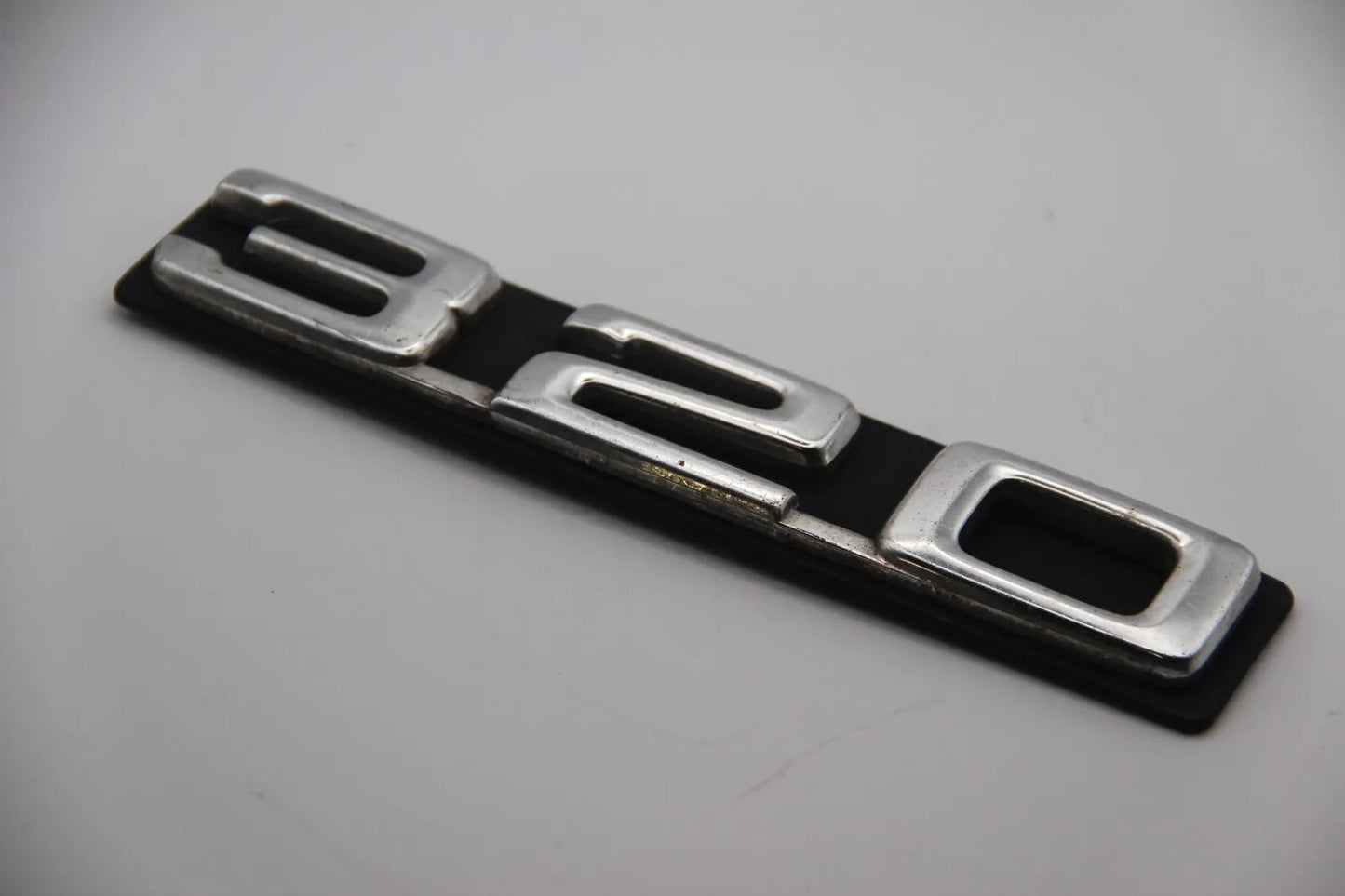 Original BMW E21 320  Modellbezeichnung Emblem Badge Schriftzug Typenschild