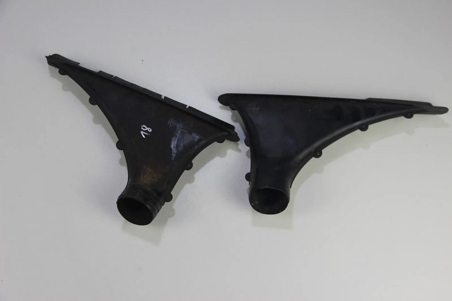 Original BMW Neue Klasse NK Heizungskanal Entfroster düsen paar 1500-2000tii