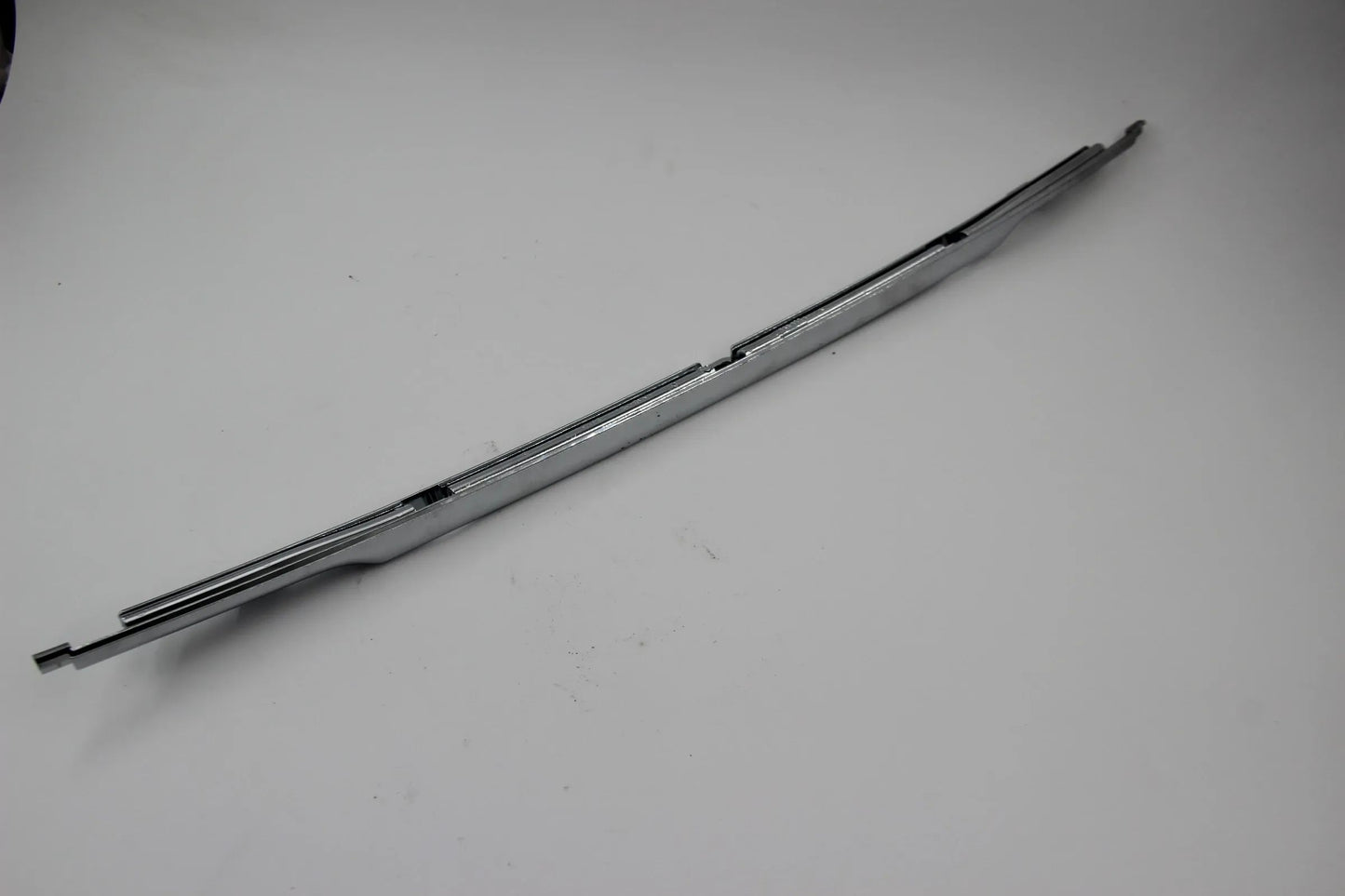 Original BMW E39 520d-540iP Blende Nummernschild-Blende vorne 51118226558