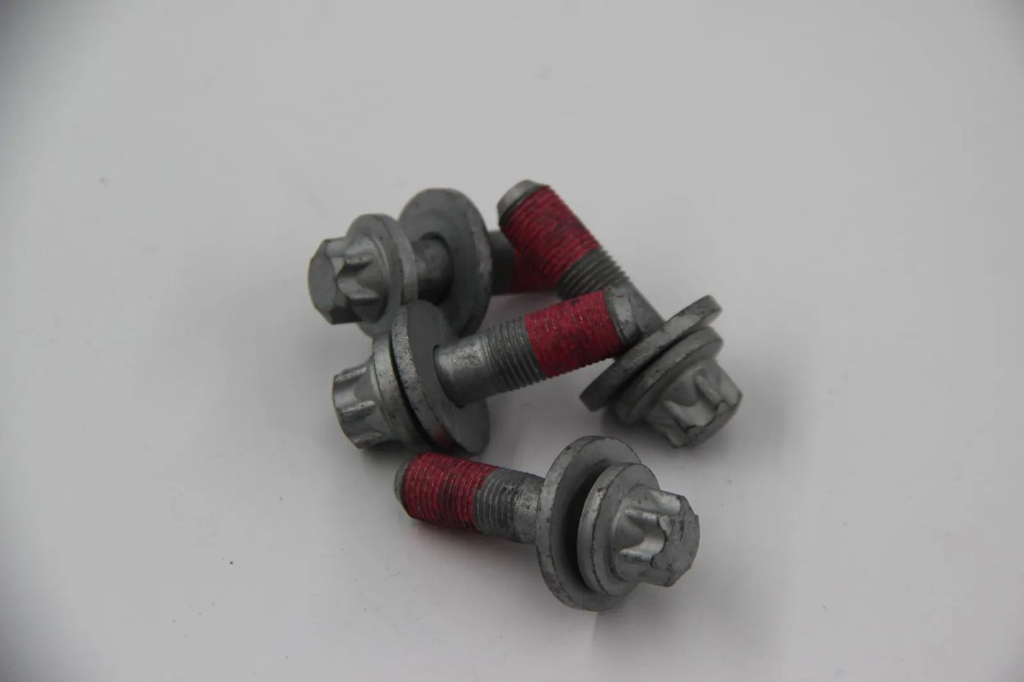 Original BMW E39 E60   Schraube Aussentorx Hinterachswelle 4Stk. 33326764563