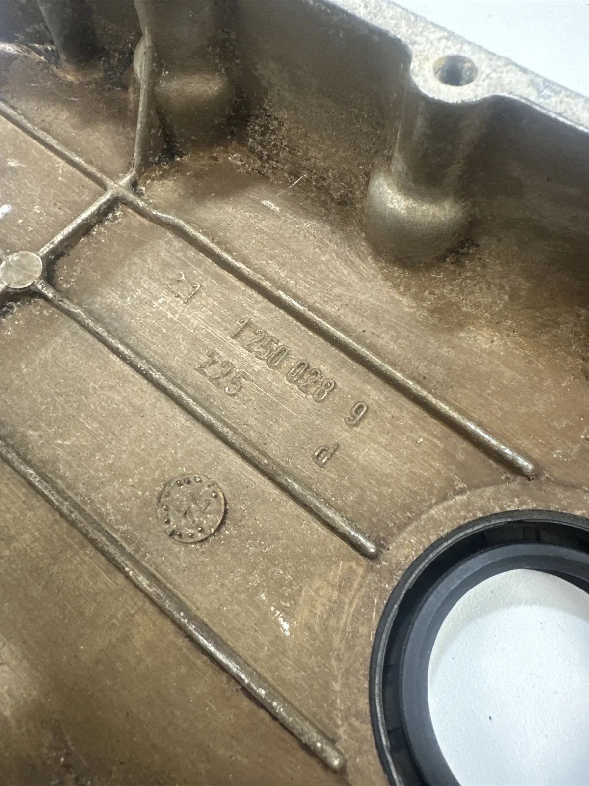 BMW E3 E9 E12 E24 E23 E28 M30  Stirndeckel Kettenkasten Abdeckung 12500289