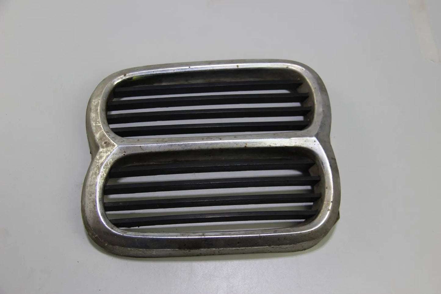 BMW E12 Ziergitter Mitte Niere Chrom 1817683 Grille Kidney