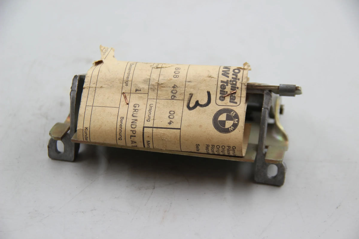 Original BMW E3 2.8L 2500 2800 3.0L Grundplatte hinten rechts 51221808406