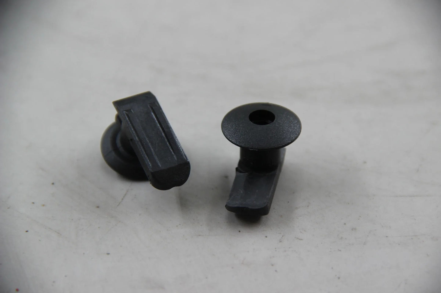 Original BMW F20 F22 F80 F82 E60 E61 F06 F13 F01 F04 2x Clip 51717064092