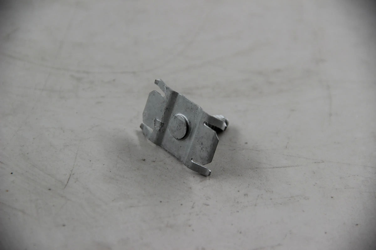 Original BMW E38 725tds 728i 730i 735i 740i 750i iL iLP Clip 51717037660
