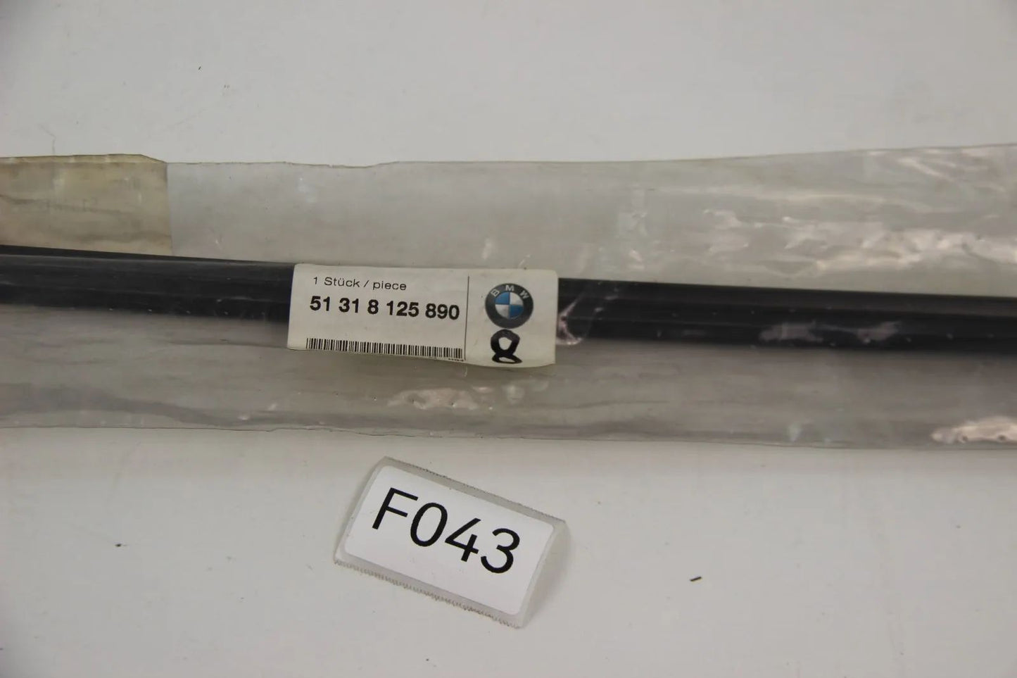 Original BMW E38 7er 728i-750i iL L7 725tds Wasserablauf rechts 51318125890