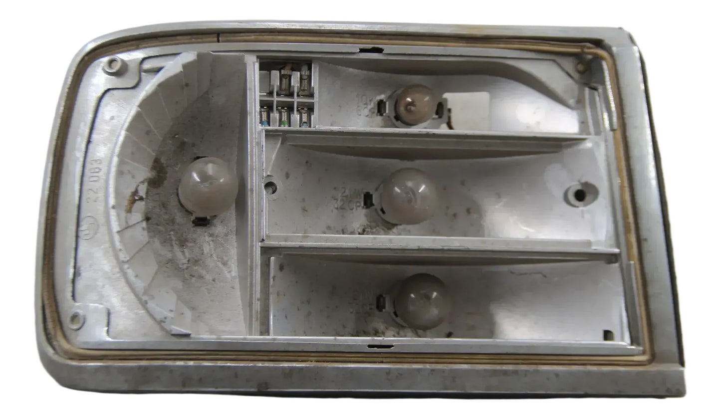 Original BMW E10 1502 1602 1802 2002 2002tii Lampenträger links 63211356931