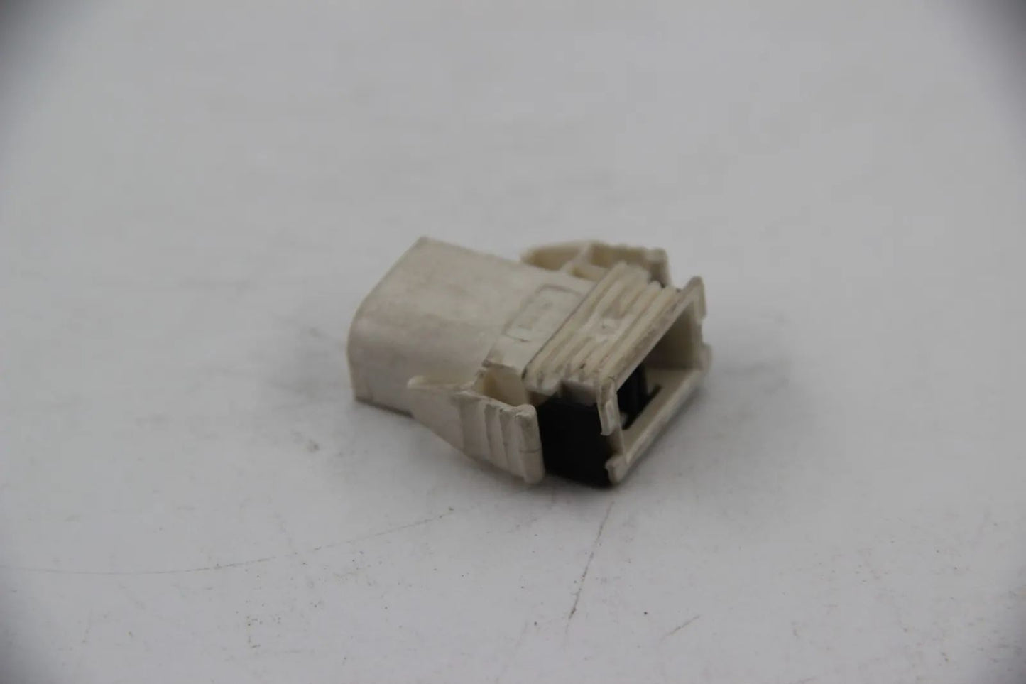 Original BMW E30 3er E24 6er E34 5er E32 7er Steckergehäuse Weiß 61131378401