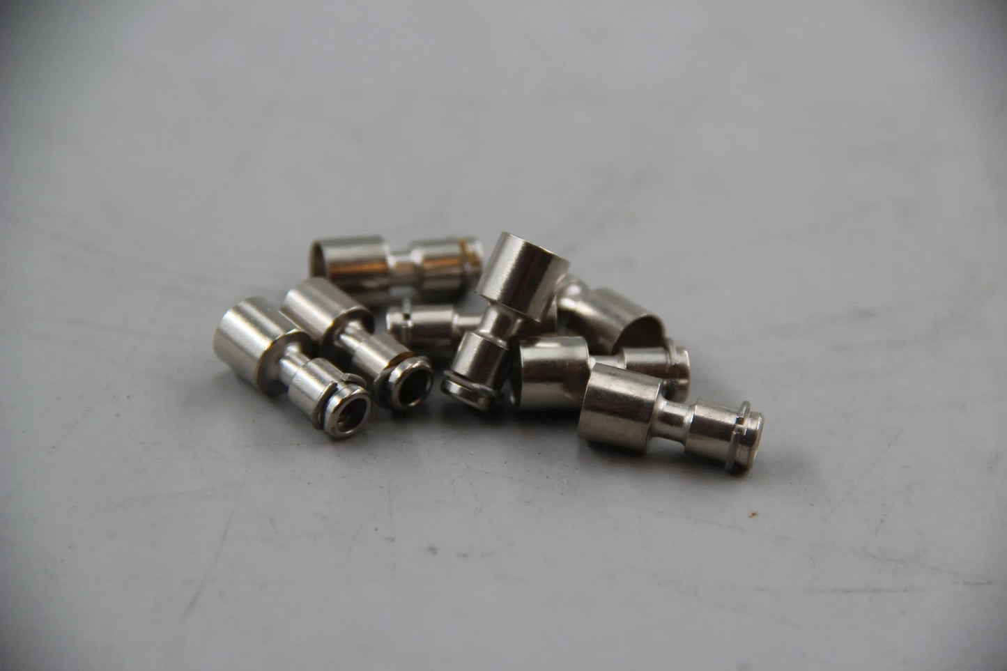 Original BMW E21 E30 E36 E12 E28 E34 E24 E23 E32 E38 8x Rundstecker  12121705656