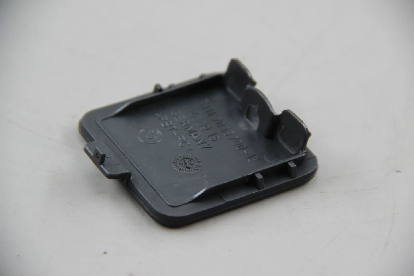 Original BMW E60 520i-550i E61 E83 Kappe Abschleppöse grundiert 51117111787