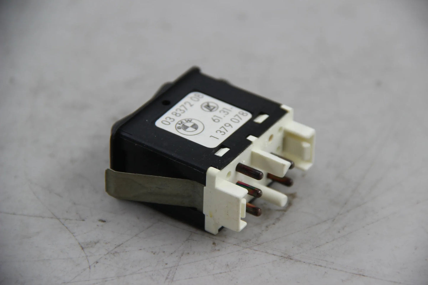 Original BMW E34 518i-540i M5 E32 730i Schalter Kopfstütze hinten 61311379078