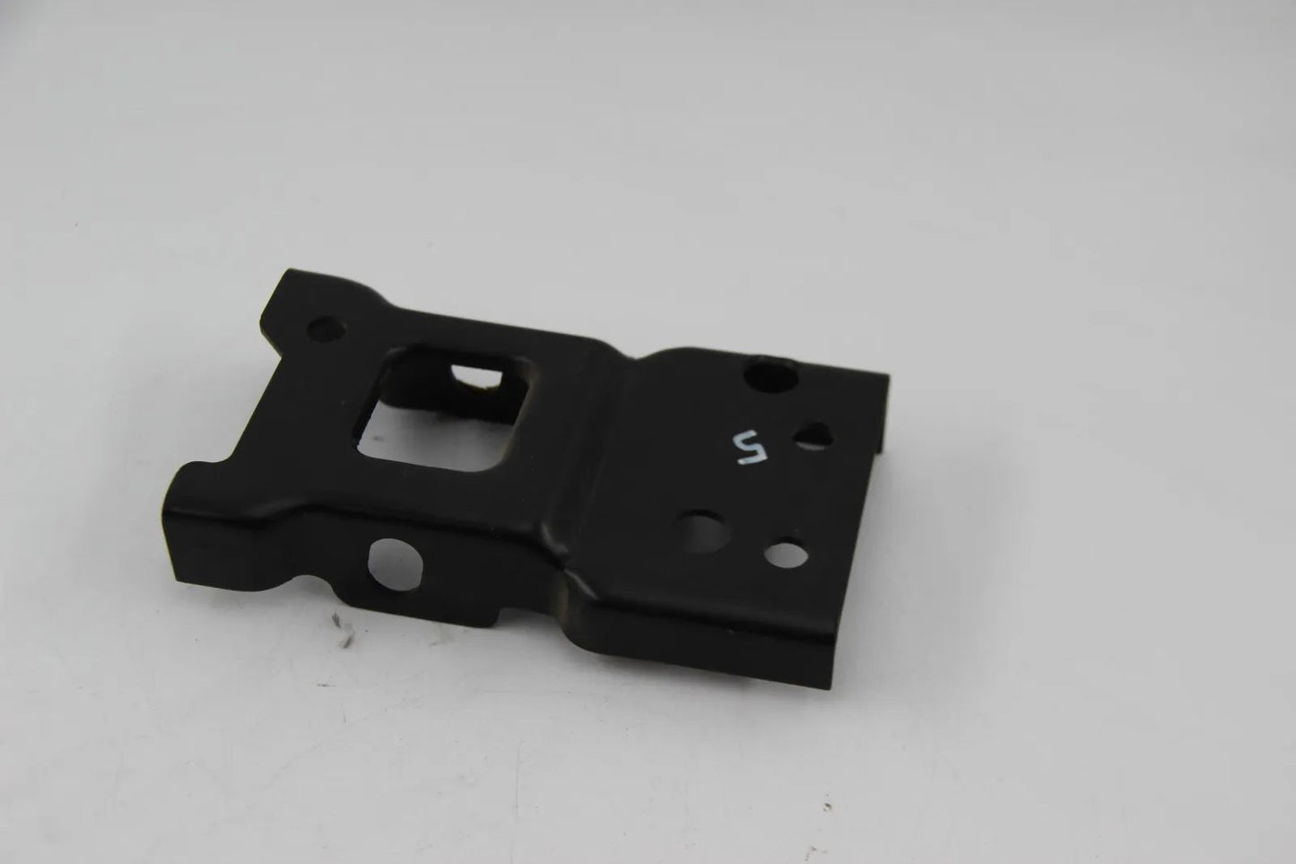 Original BMW E30 316-325ix  Stütze rechts Stossstange vorne 51111945912