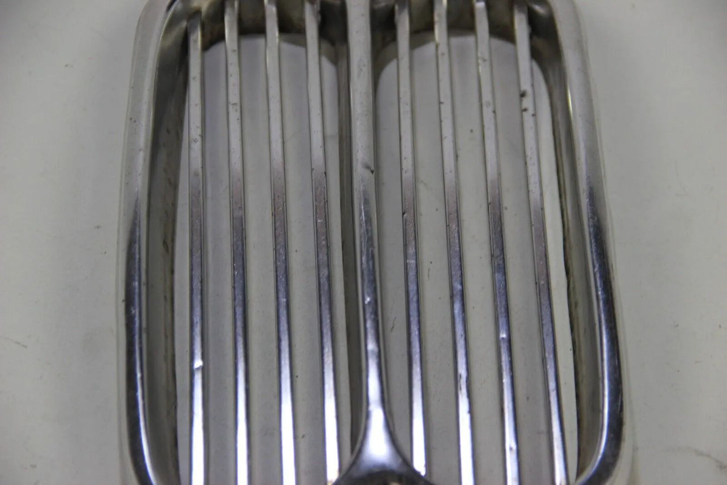 BMW E10 1502 1602 1802 2002 ti tii M10 Niere Chrom Ziergitter Mitte 51131801577