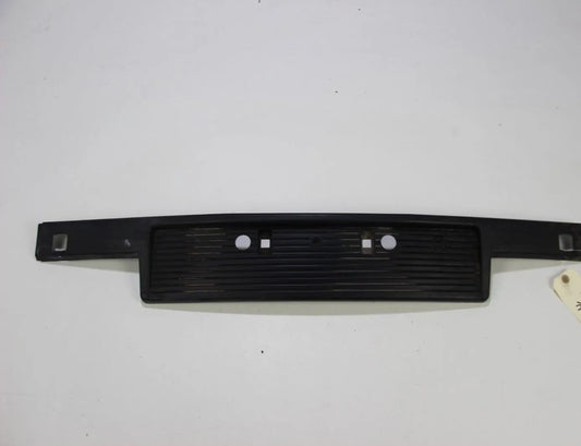 BMW E30 316i-325i VFL Blende Abdeckung Kennzeichenhalterung vorne  51111888266