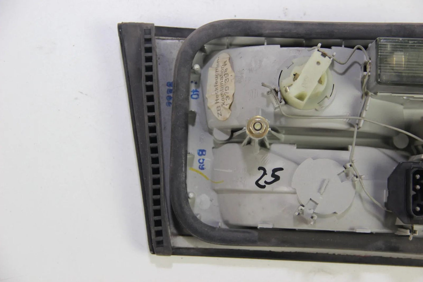 Original BMW  E34 5er Rückleuchte innen rechts  1379398 518i 520i 525i 530i M5