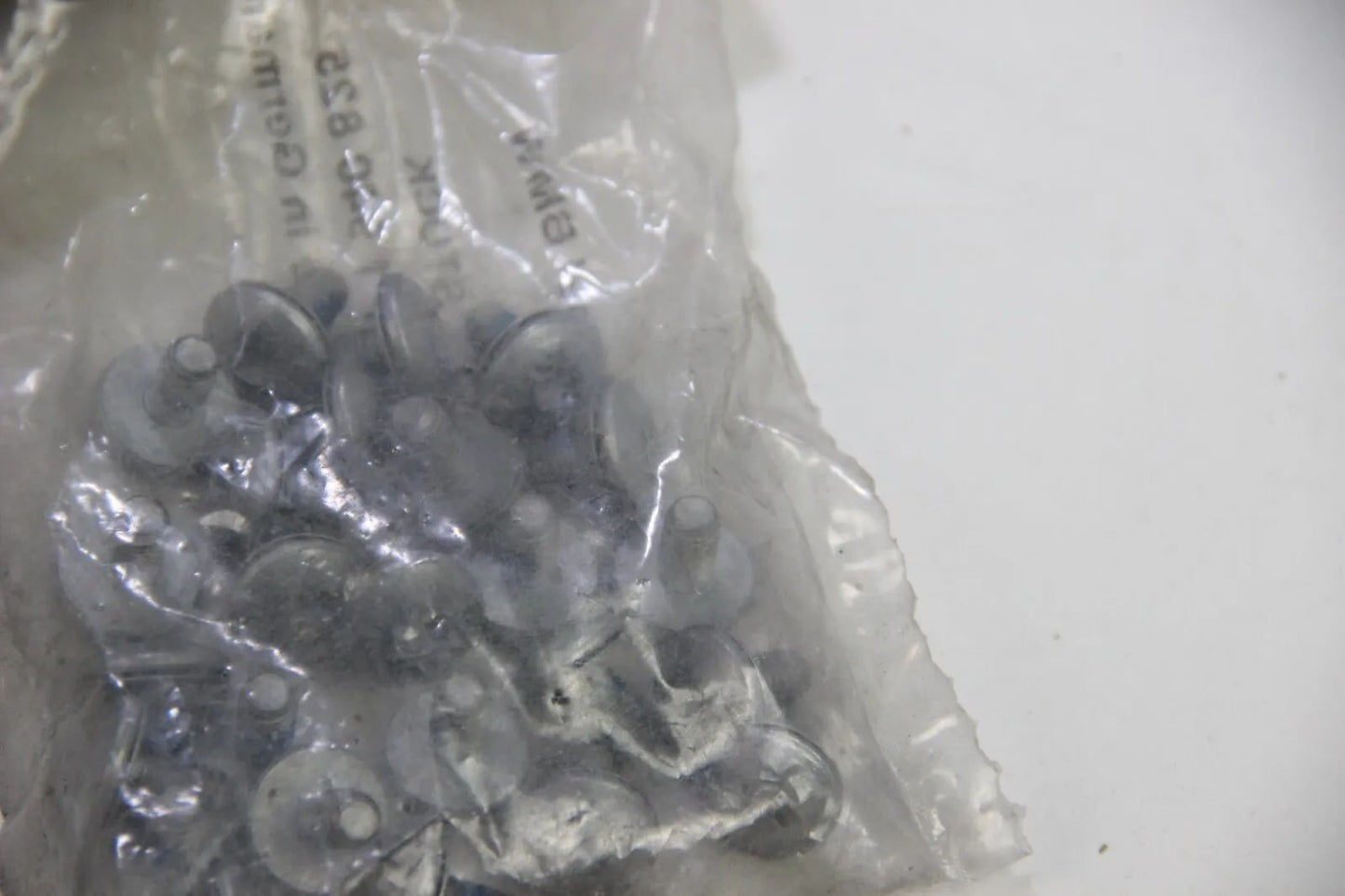 NEU Original BMW E34 E39 E31 E61 Torxschraube mit Scheibe ISA M6x12 51211940825