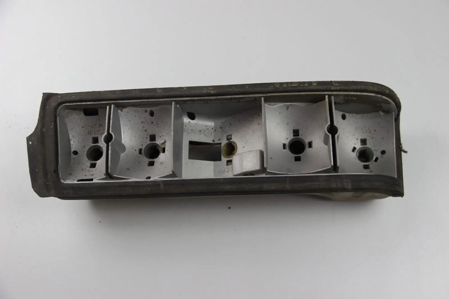 BMW E21 Rücklicht Heckleuchte Lampenträger paar links rechts 1367475 1366367