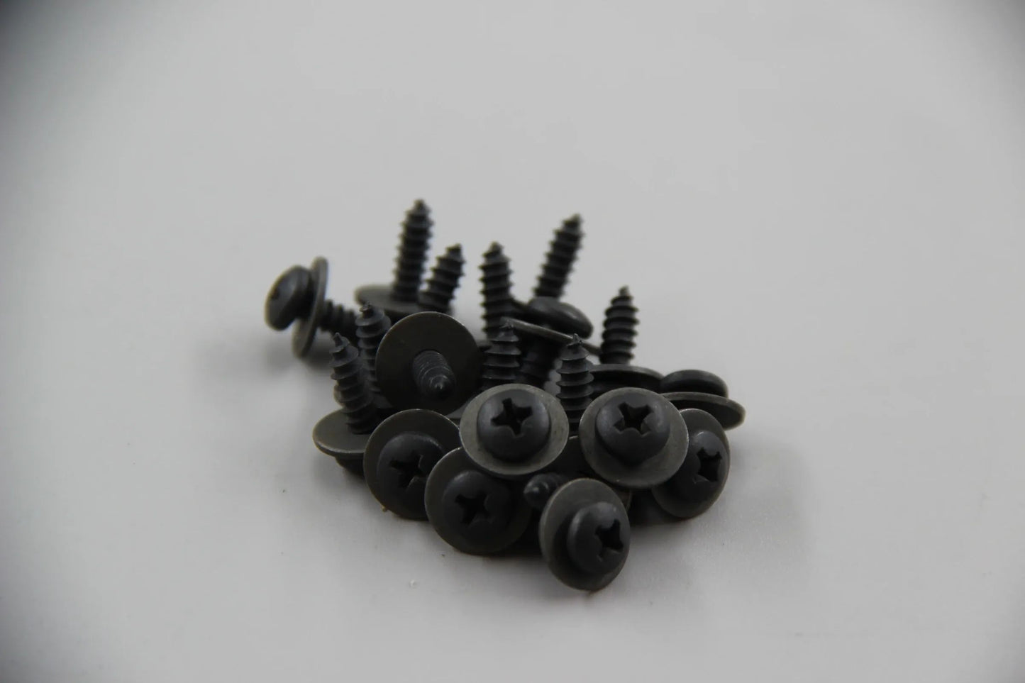 Original BMW E30 E12 E24 E23 E31 20x Linsenblechschraube ST4,2X13-Z2 07119907939