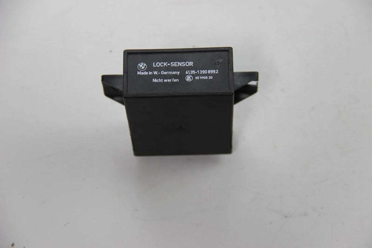 BMW E32 7er Lock-Sensor Grundmodul Steuergerät Modul 1390899