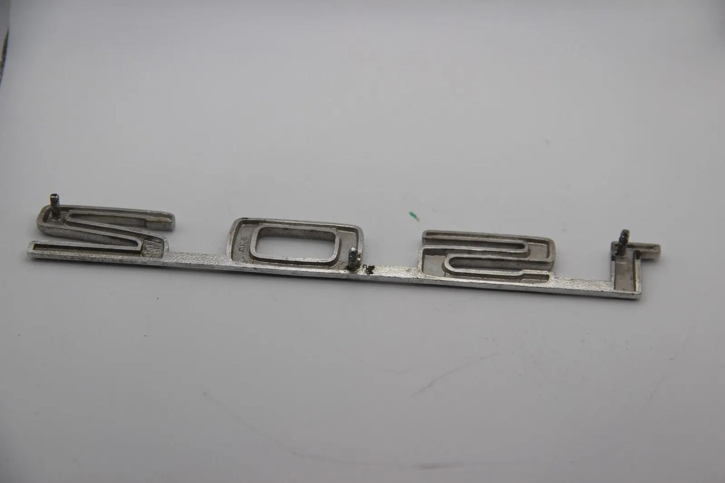Original BMW E10 E6 1502 Modellbezeichnung Emblem Badge Schriftzug Typenschild
