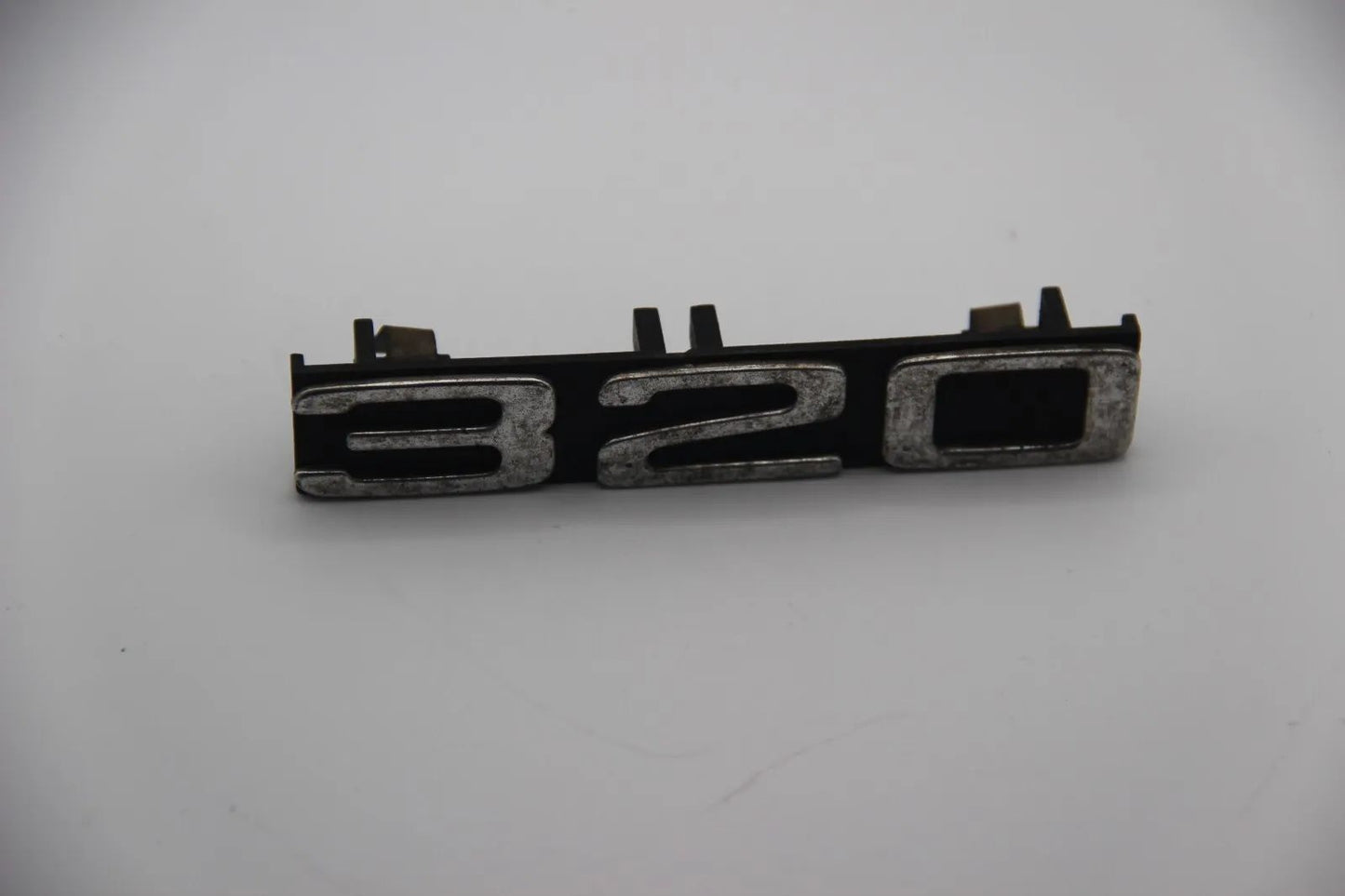 Original BMW E21 320 Kühlergrill Modellbezeichnung Emblem Badge Schriftzug