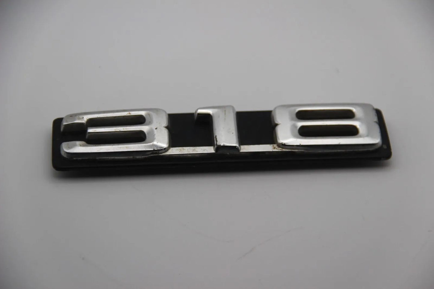 Original BMW E21 318  Modellbezeichnung Emblem Badge Schriftzug Typenschild