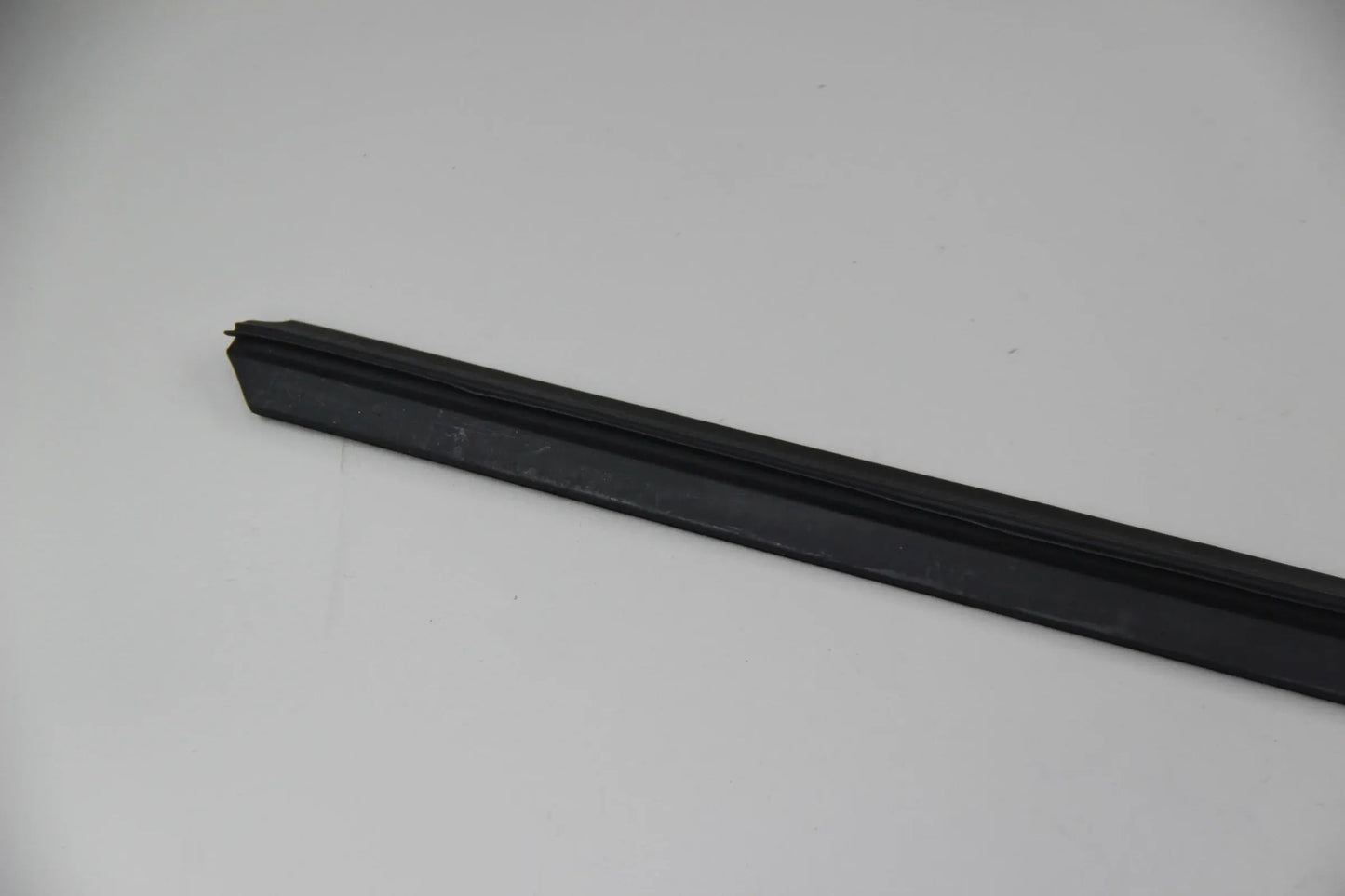 BMW E12 518i-535i E28 518i-535i M5 Fensterschachtabdichtung aussen 51211864291