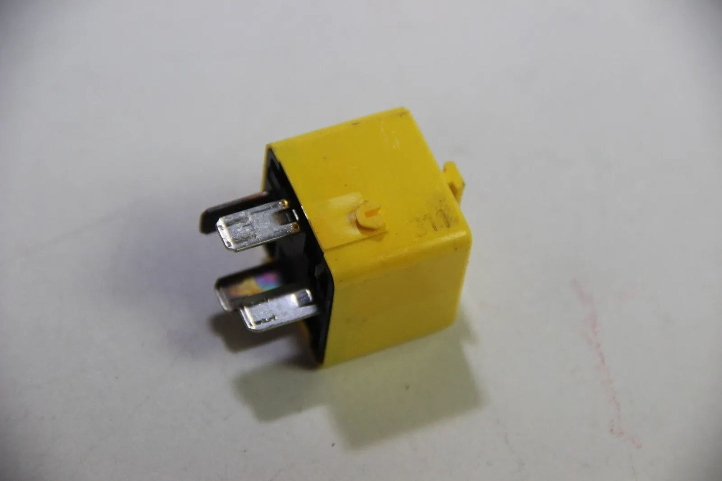 Original BMW E30 316i-325i M3 Relais gelb Relay yellow gelb Relais 1376301