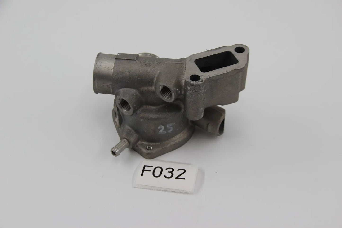 Original BMW E12 E21 E28  Thermostatgehäuse NOS 11531268941