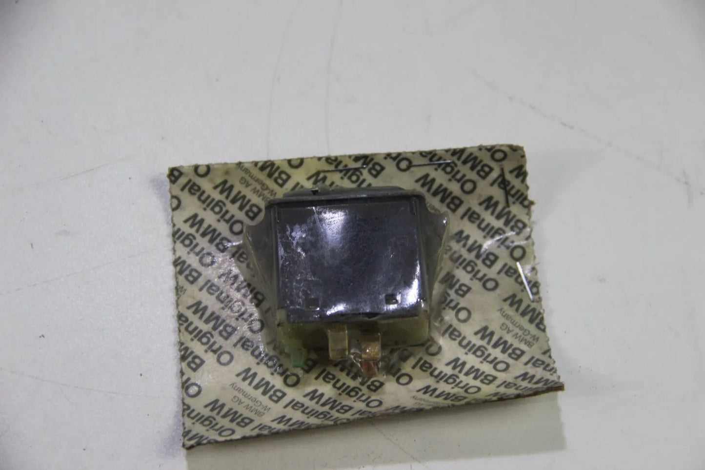 Original BMW E23 E28 E30  Schalter Switch Luftverteilung Mitte 61311366493