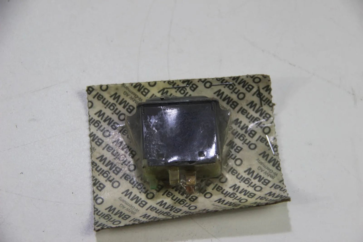 Original BMW E23 E28 E30  Schalter Switch Luftverteilung Mitte 61311366493