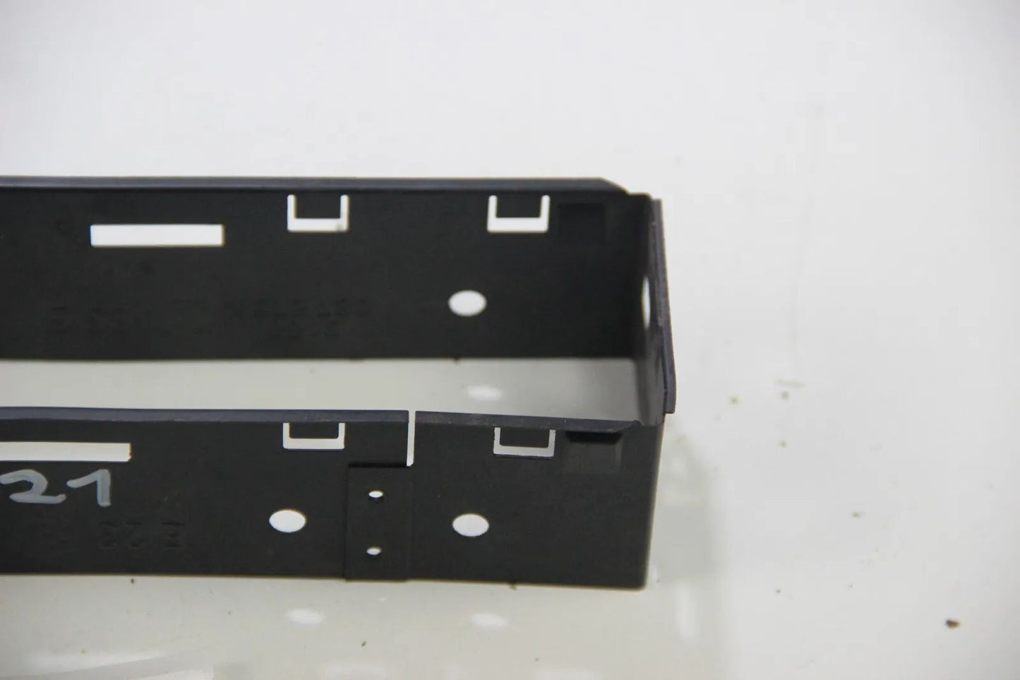 NEUBMW Original E23 E24 Radio Eibaurahmen NOS 65121375738