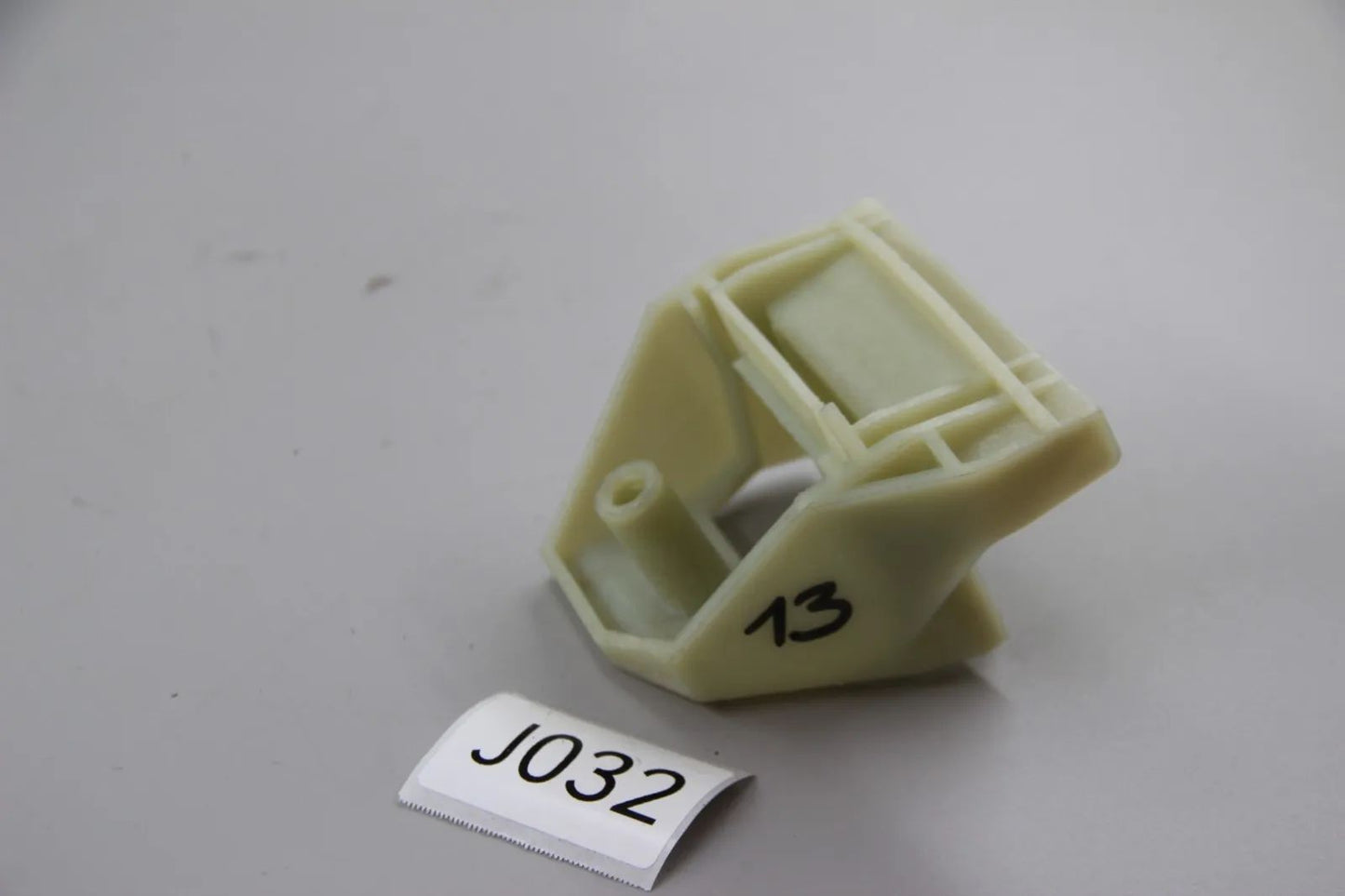 Original BMW E39 Limo/Touring  Halter Wasserkühler rechts 17112247894