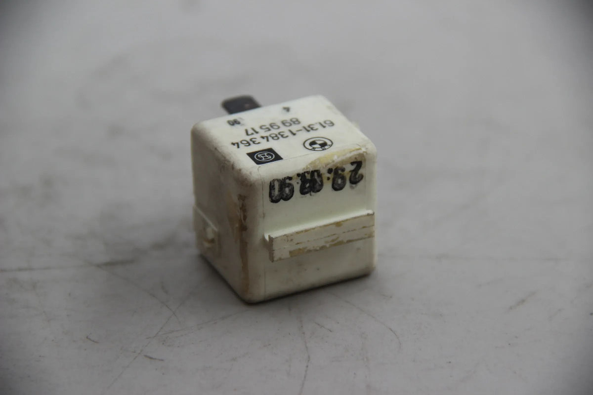 Original BMW E36 E46 E34 E39 E32 E31 Relais Wechsler weiss 61361384364
