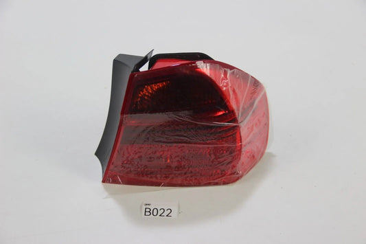 Original BMW E90 3er Heckleuchte Seitenwand rechts Taillight Light 6937458