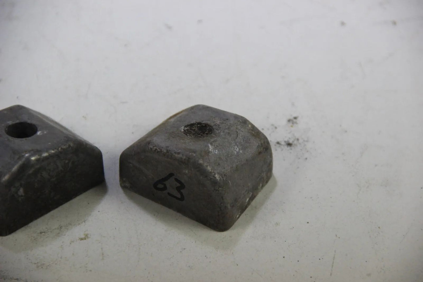 BMW E3 2500-3.0Si Stoßstangenhorn gegenstück Horn vorne links rechts NOS