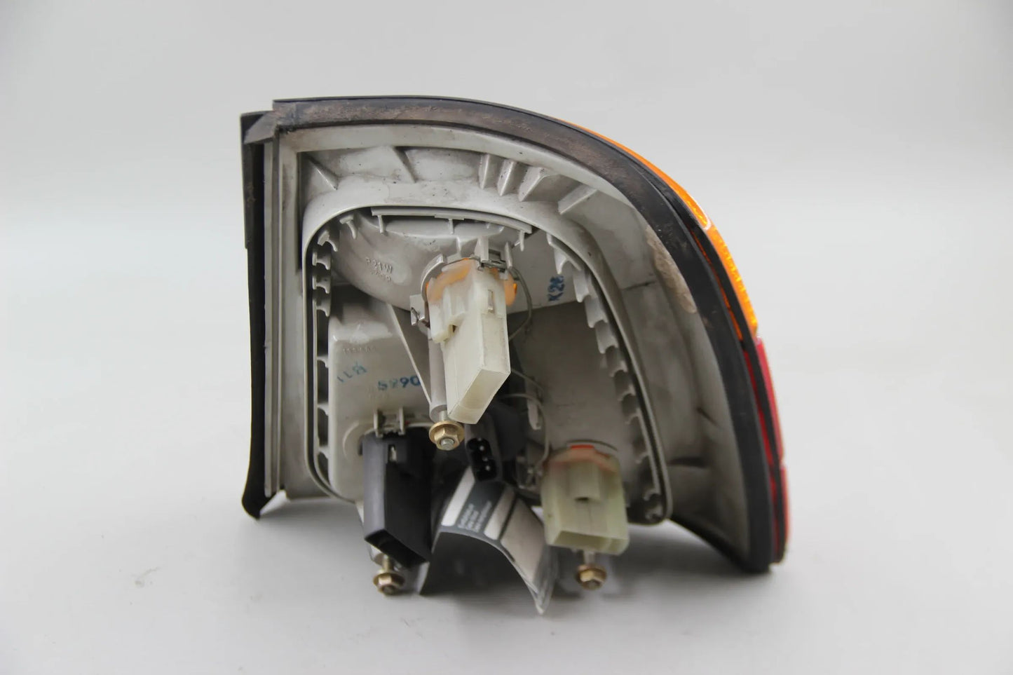 Original BMW E34 518i-540i M5 Heckleuchte Seitenwand links 63211384009