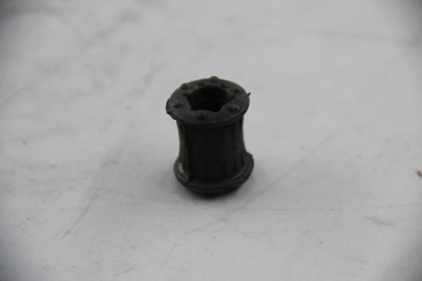 Original BMW E28 518i-535i M5 E24 E23 Z1 Lagerbuchse rund L=26MM 25111220832