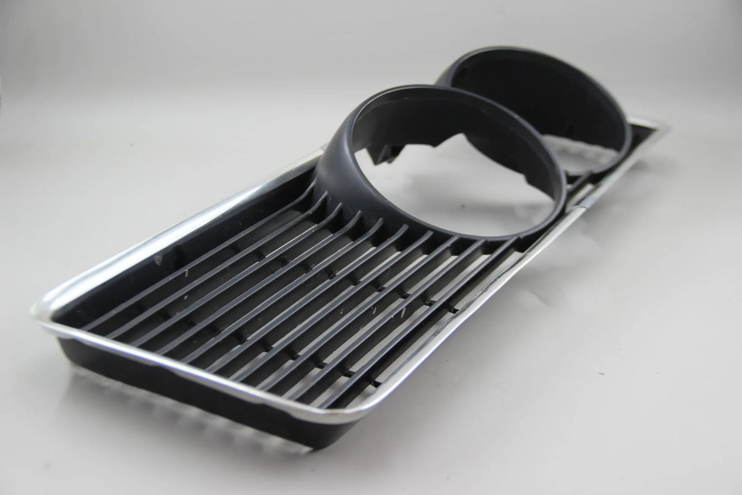 Orig. BMW E9 2.5CS 3.0CS CSi CSiL Ziergitter rechts schwarz NOS NLA 51131811484
