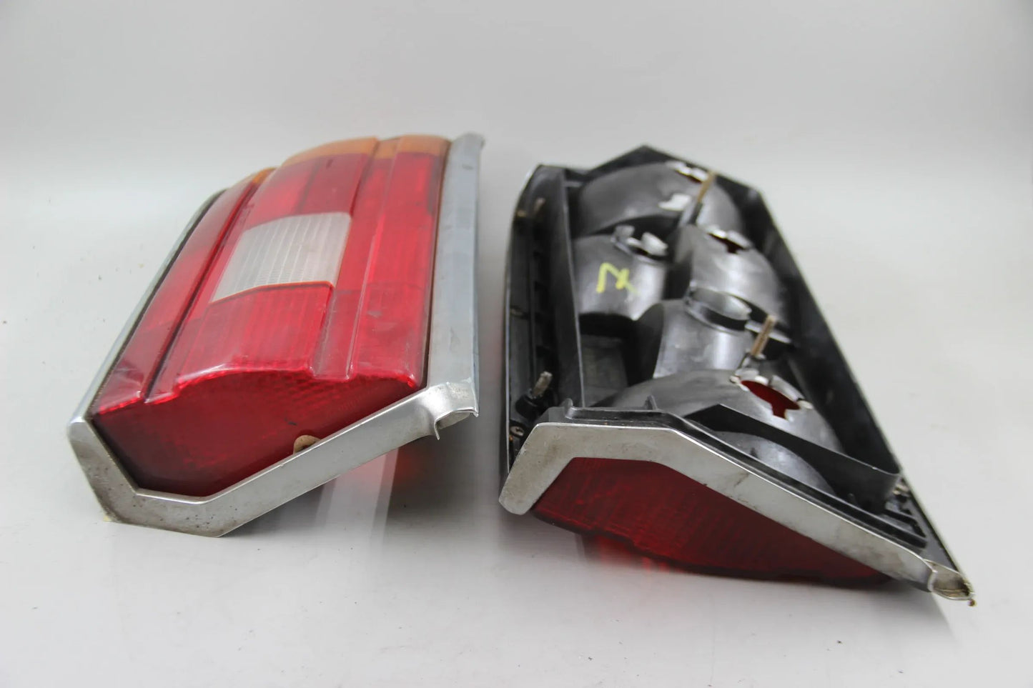Orig. BMW E12 518i-535i Reflektor rechts/links mit Nebelschlusslicht 63211361511
